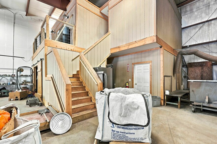 More Photos Of 3156 Buford Hwy, Rest Haven Warehouse For Lease