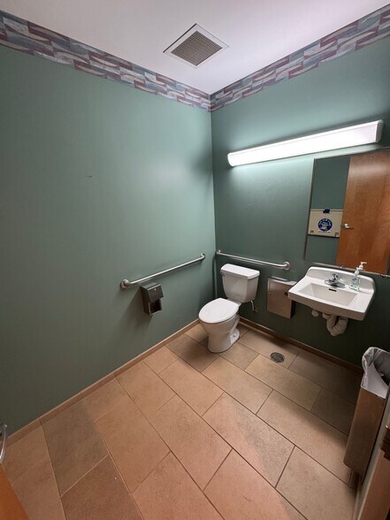 More Photos Of 1239 E 4th Street Rd, Seymour Office For Lease