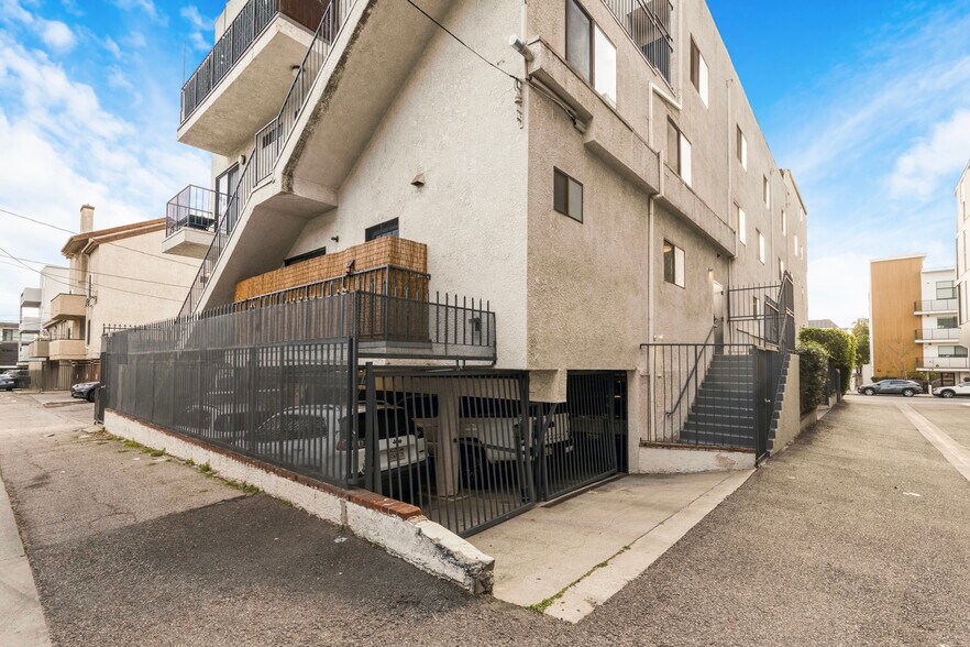 More Photos Of 1524 Granville Ave, Los Angeles Apartments For Sale