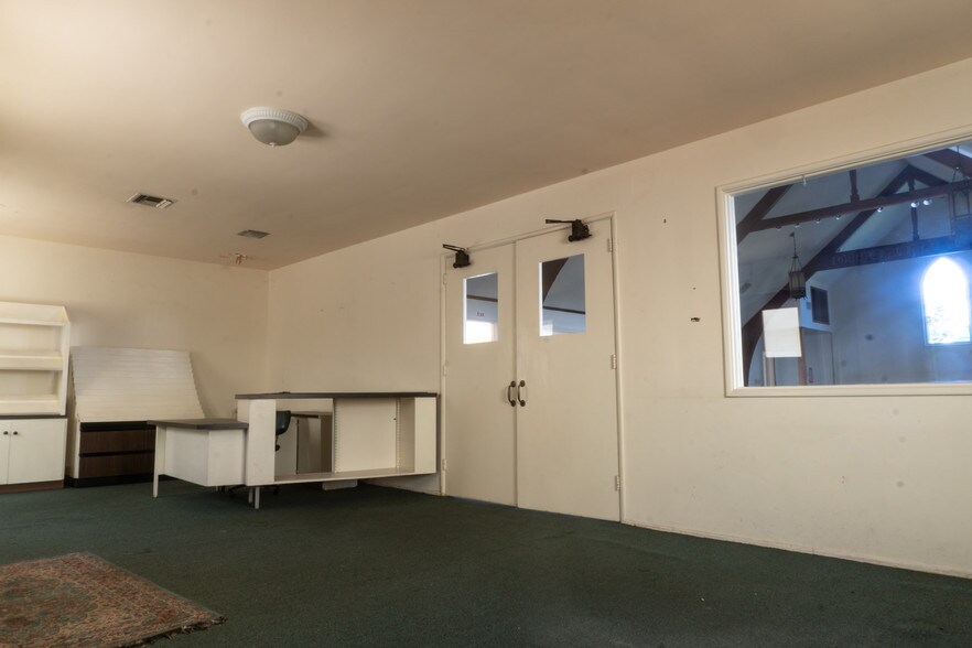 More Photos Of 2817 Montrose Ave, Glendale Religious Facility For Sale