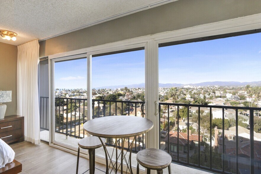 More Photos Of 415-425 Washington Blvd, Marina del Rey Apartments For Lease