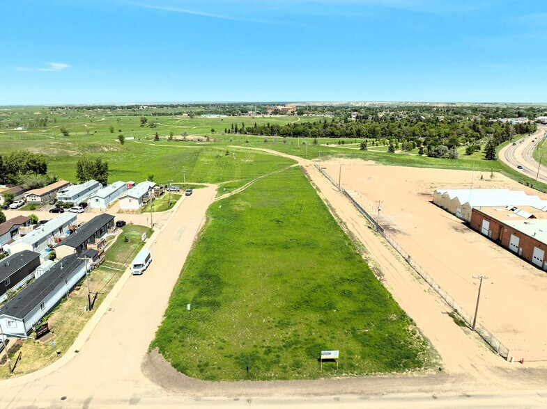 Primary Photo Of 1583 Oxford Ave SW ave, Medicine Hat Land For Sale