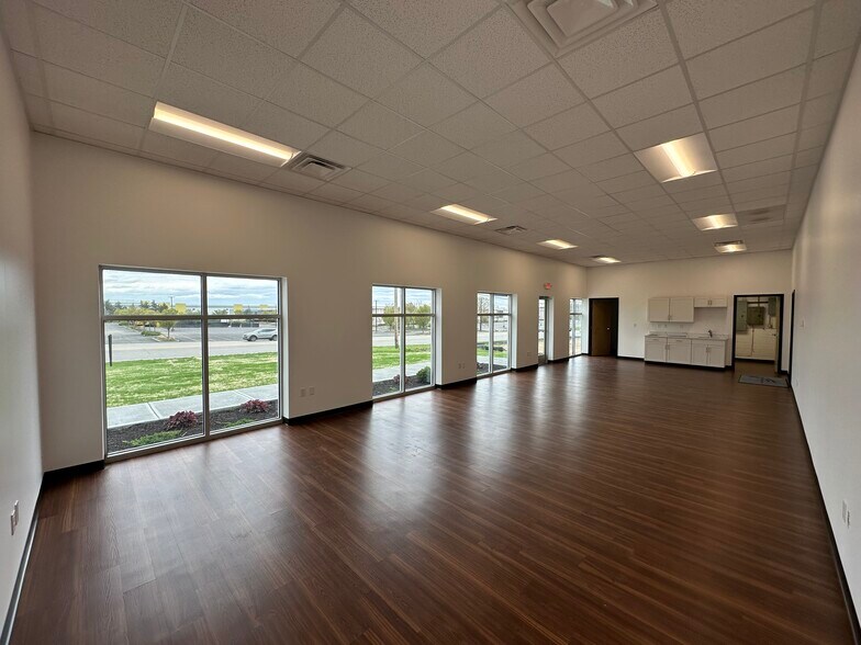 More Photos Of 9361 Seward Rd, Fairfield Warehouse For Lease
