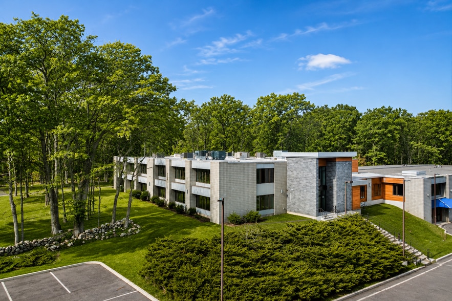 More Photos Of 183 Providence New London Tpke, North Stonington Unknown For Lease