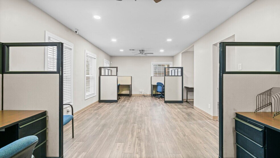 More Photos Of 4928 Old Spanish Trl, Houston Office For Sale
