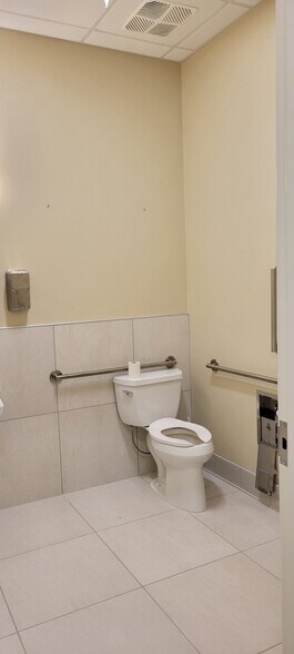 More Photos Of 5107 Summer Ave, Memphis Freestanding For Lease