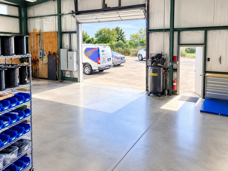 More Photos Of 90 Robert Jemison Rd, Birmingham Flex For Lease