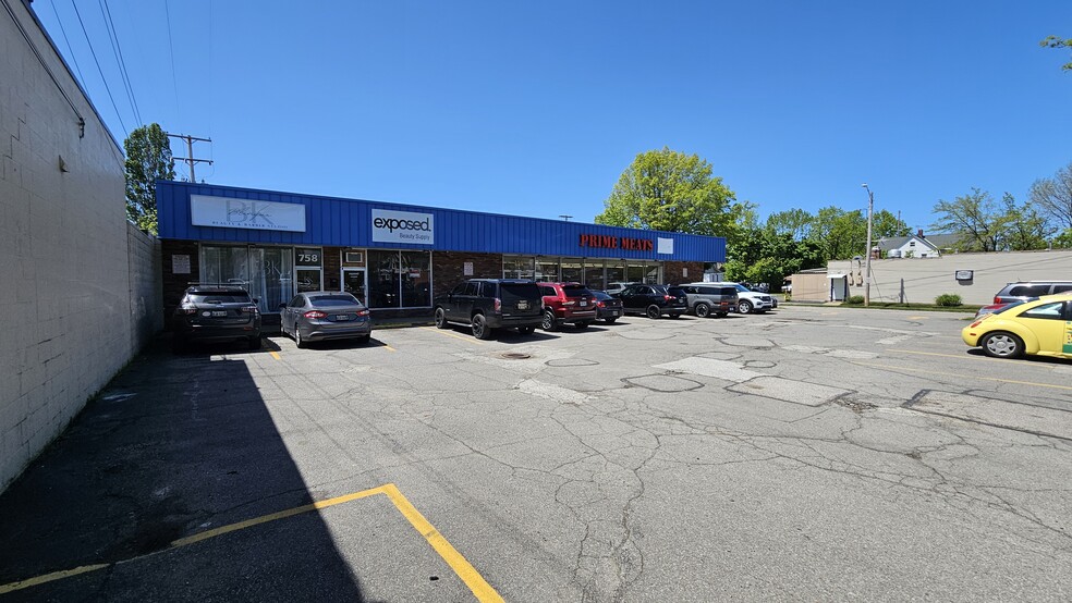 More Photos Of 756 1/2 E 200th St, Cleveland General Retail For Lease