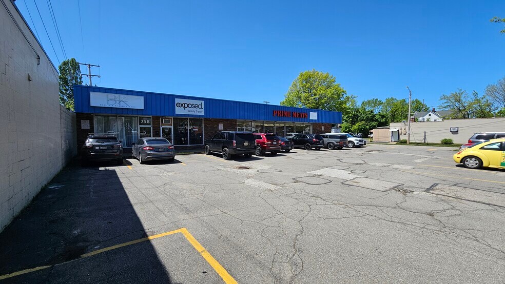 More Photos Of 756-758 E 200th St, Cleveland Freestanding For Lease