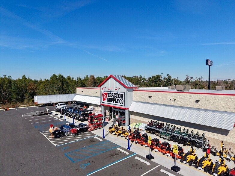 More Photos Of 4922 Timber Dr, Lake Park General Retail For Sale