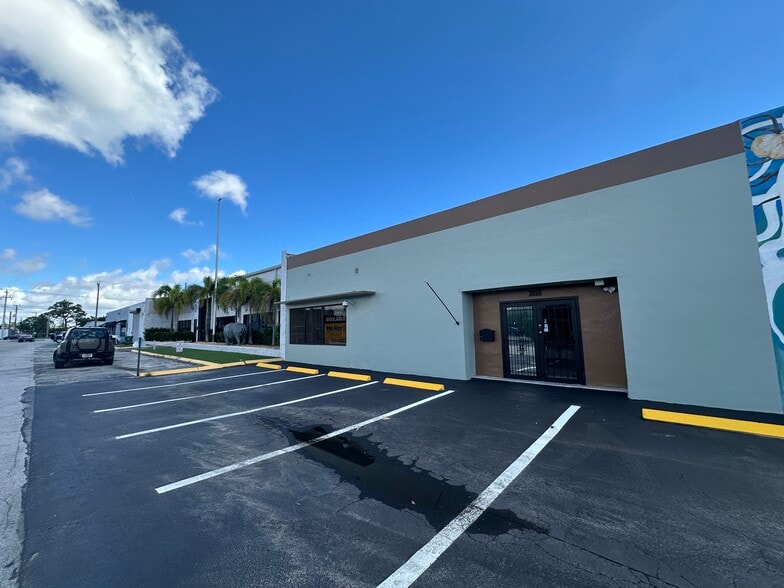 More Photos Of 3056 NE 12th Ter, Oakland Park Warehouse For Sale