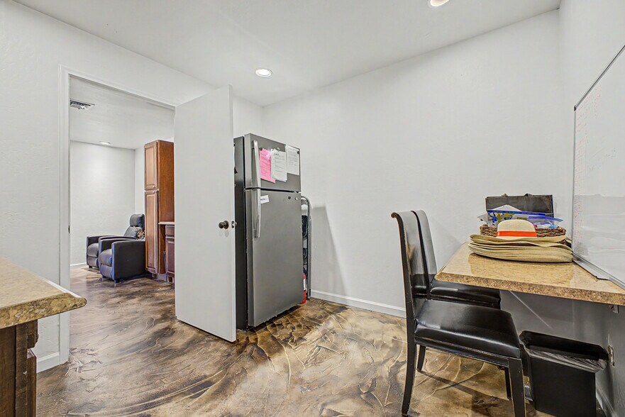More Photos Of 7506 E Monterey Way, Scottsdale Office For Sale