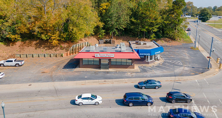 Primary Photo Of 501 S Main St, Abbeville General Retail For Sale