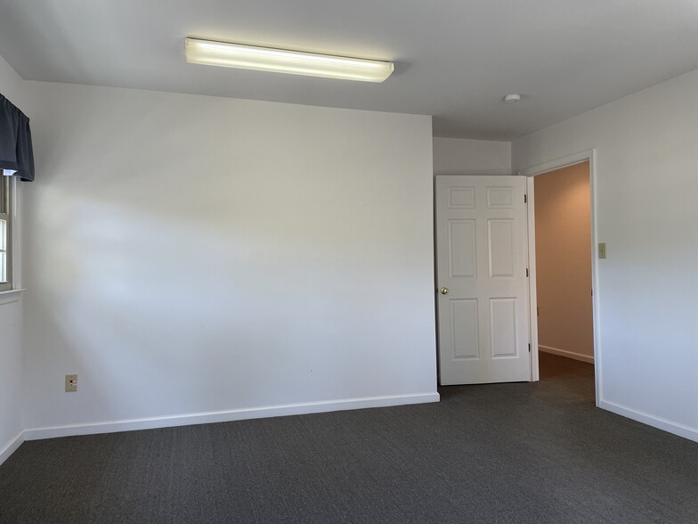 More Photos Of 8979 Pocahontas Trl, Williamsburg Light Distribution For Lease