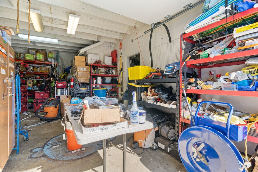 More Photos Of 7131 NE Prescott St, Portland Storefront Retail Office For Sale