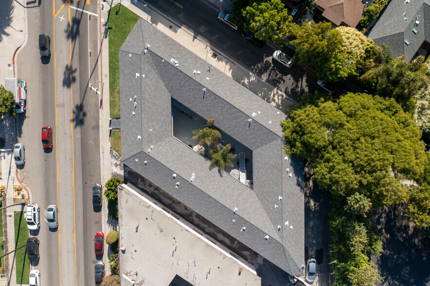 More Photos Of 2700 Abbot Kinney Blvd, Venice Apartments For Sale