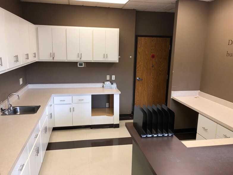 More Photos Of 2001 Glen Echo Rd, Nashville Office For Sale