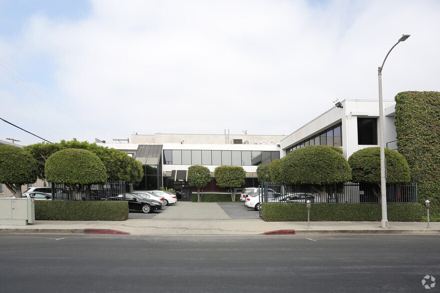 More Photos Of 8300-8304 Beverly Blvd, Los Angeles Office For Lease