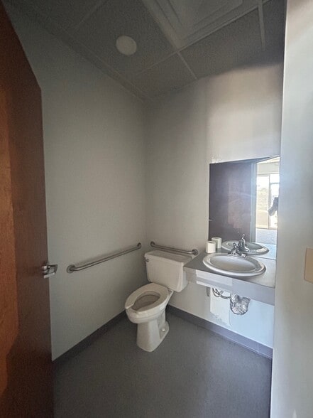 More Photos Of 1785 E Park Place Blvd, Stone Mountain Unknown For Lease