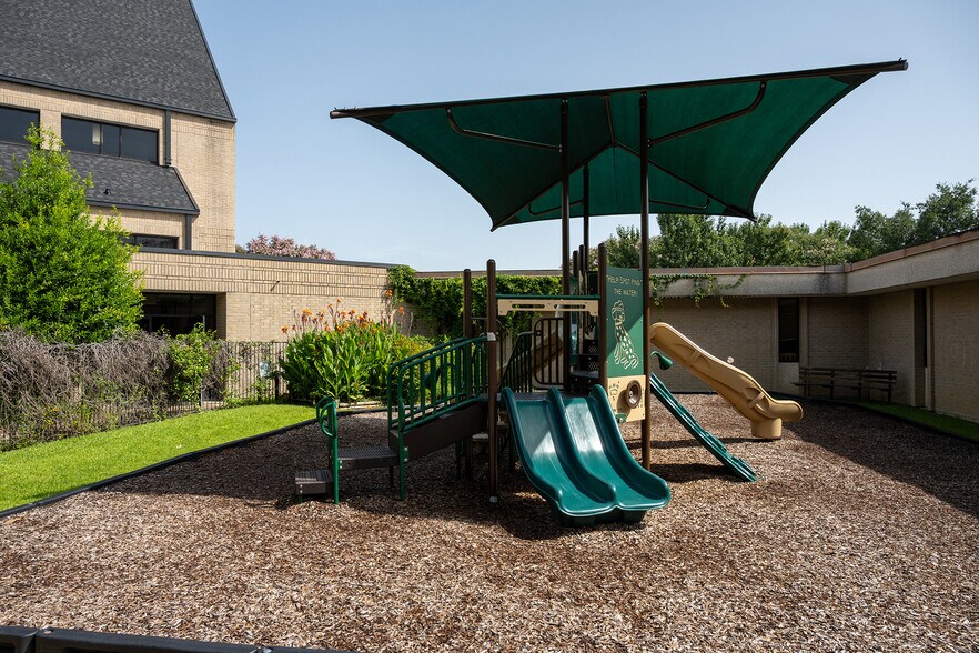 More Photos Of 16000 Rippling Water Dr, Houston Religious Facility For Sale