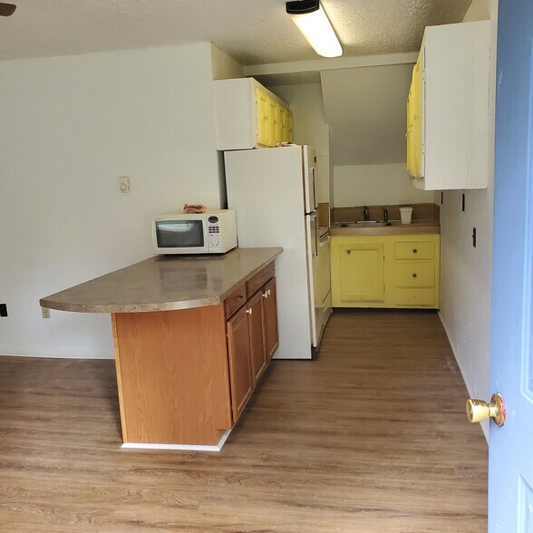 More Photos Of 14694 Wallace Pike, Abingdon Multifamily For Sale