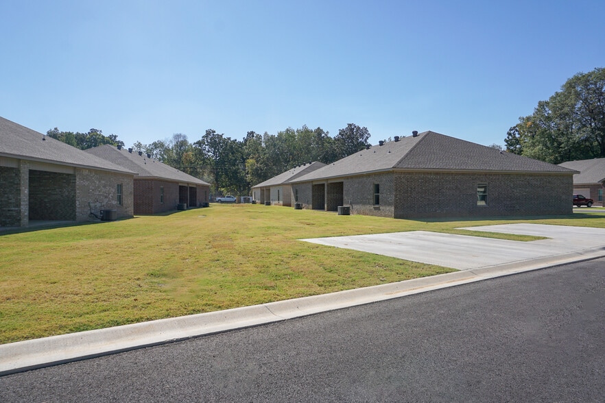 More Photos Of 404 W Matthews St, Brookland Apartments For Sale