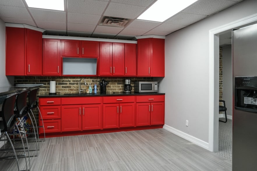 More Photos Of 6001 Nw Expressway, Oklahoma City Office For Sale