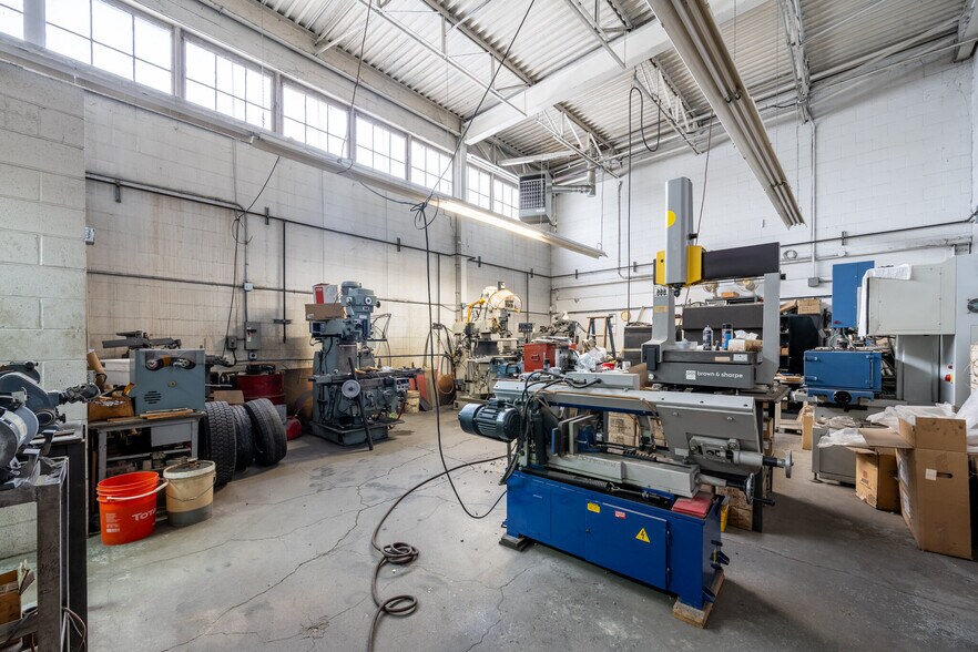 More Photos Of 1170 Ave 50th, Montréal Warehouse For Sale