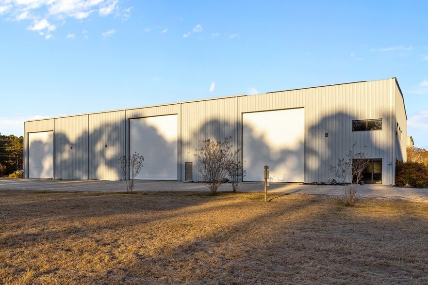More Photos Of 301 Facility Dr, Newport Warehouse For Sale