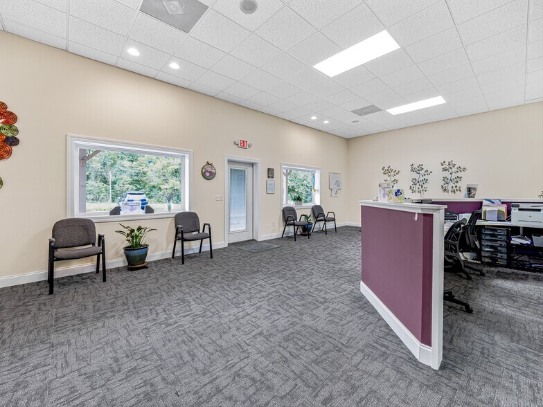 More Photos Of 271 Old Barn Rd, Hendersonville Medical For Sale