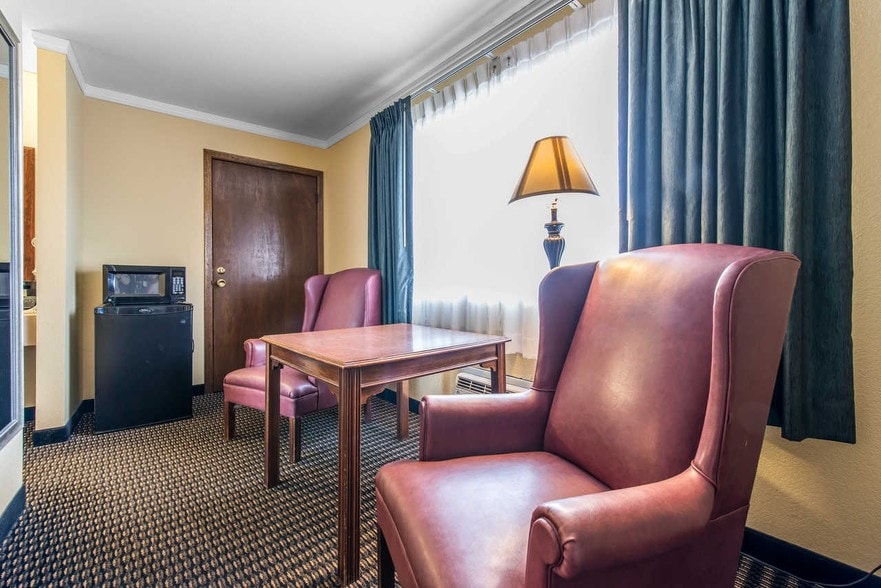 More Photos Of 700 Colorado Ave, Stratton Hotel For Sale