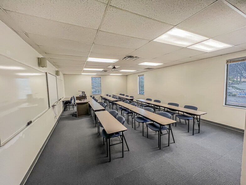 More Photos Of 4411 Woodson Rd, Saint Louis Office For Lease