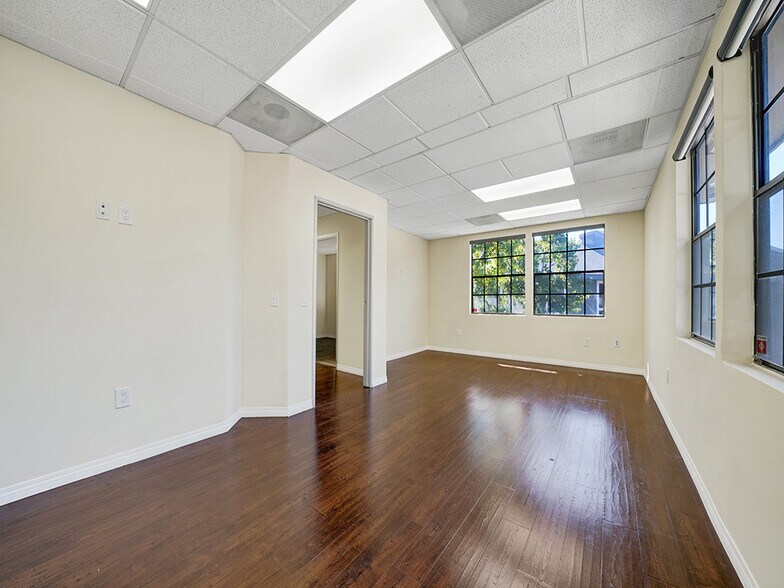 More Photos Of 2900 Bristol St, Costa Mesa Office For Sale