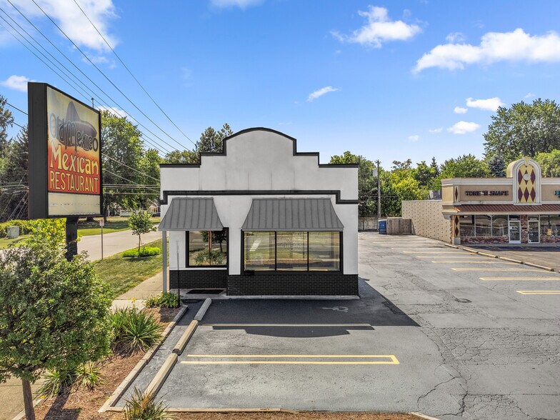 Primary Photo Of 28407 5 Mile Rd, Livonia Restaurant For Lease