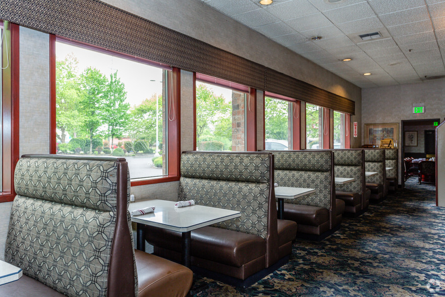 More Photos Of 11707 NE Airport Way, Portland Hotel For Lease