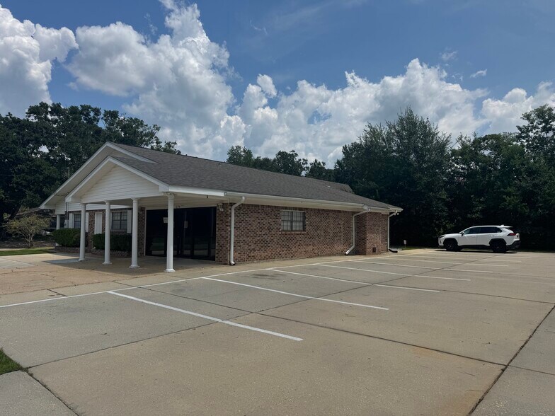 More Photos Of 129 Donna St, Gulfport Office For Sale