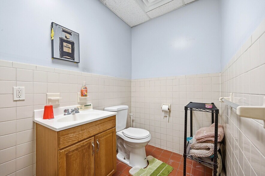 More Photos Of 625-627 Springfield Ave, Newark Storefront For Sale