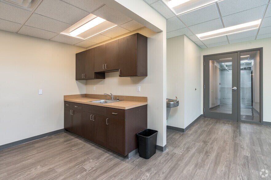 More Photos Of 1401 Mount Vernon Rd, Newark Unknown For Lease