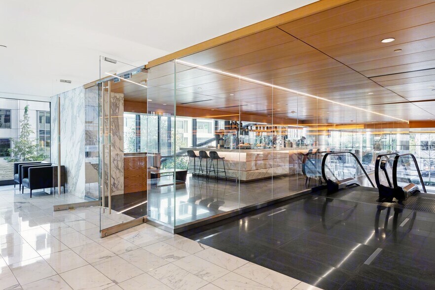 More Photos Of 2001 K St NW, Washington Office For Lease