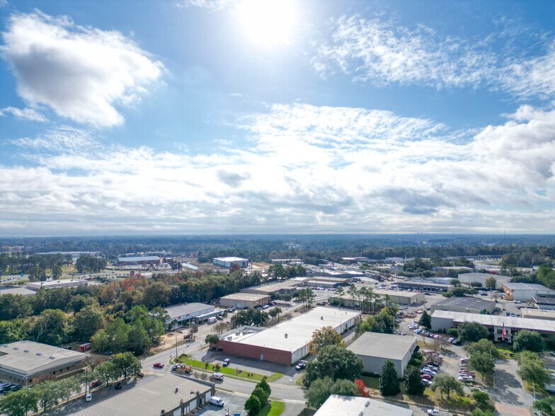 More Photos Of 840 Lakeside Dr, Mobile Warehouse For Lease