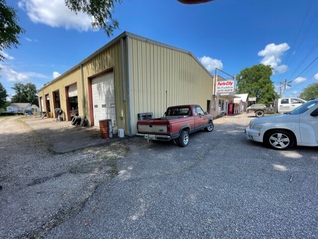 More Photos Of 1510 Pioneer Rd, Henry Auto Repair For Sale