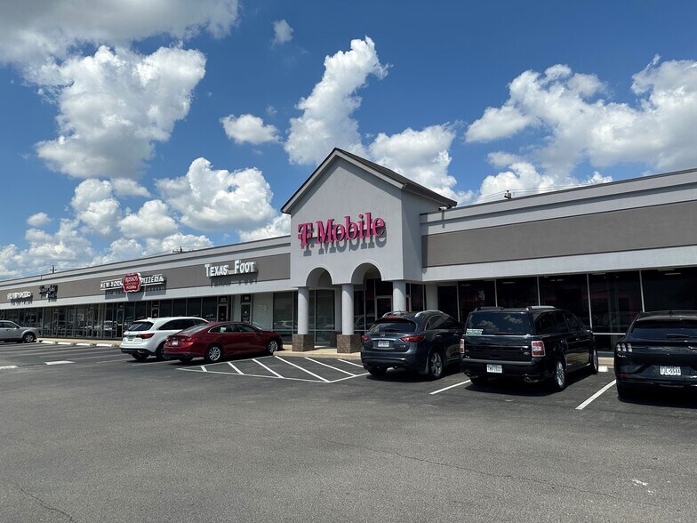 More Photos Of 4738-4938 Beechnut St, Houston Unknown For Lease