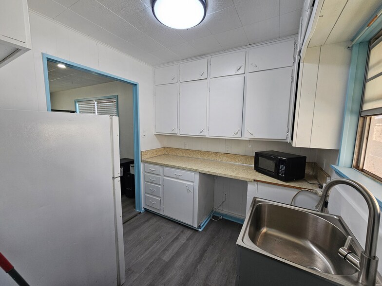 More Photos Of 406 W Church St, Carlsbad Freestanding For Lease