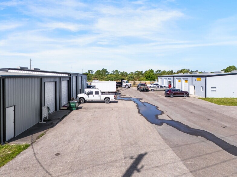 More Photos Of 6469 Florida St, Punta Gorda Warehouse For Lease