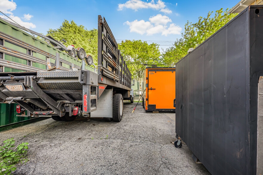 More Photos Of 162-20 77th Rd, Flushing Light Manufacturing For Sale