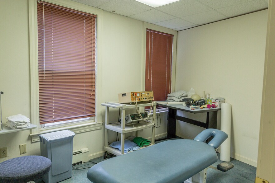 More Photos Of 1385 Congress St, Portland Office For Sale