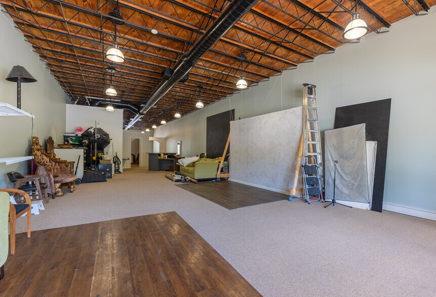 More Photos Of 1358 13th St, Columbus Storefront Retail Office For Lease