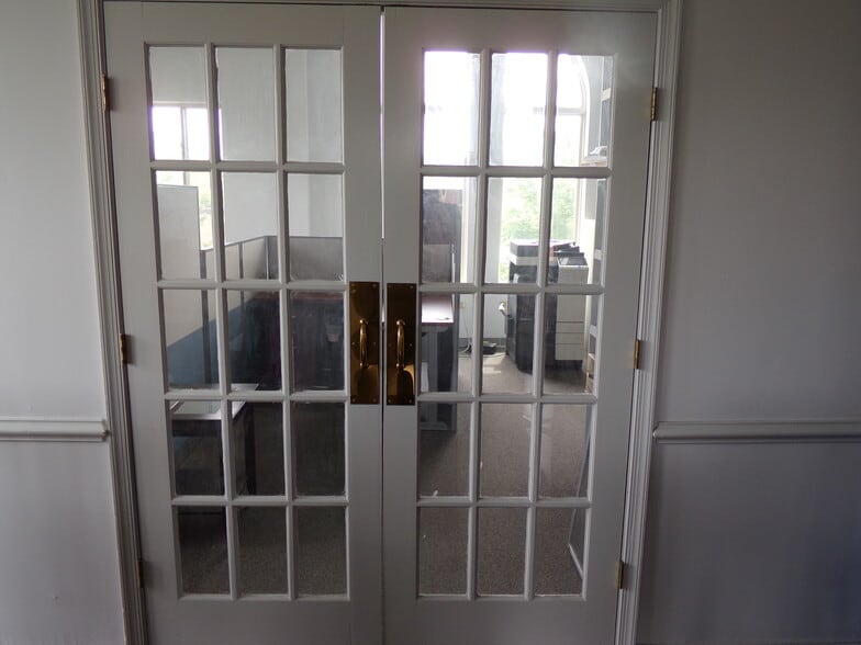 More Photos Of 22648 Glenn Dr, Sterling Office For Lease