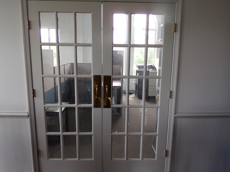 More Photos Of 22648 Glenn Dr, Sterling Office For Sale