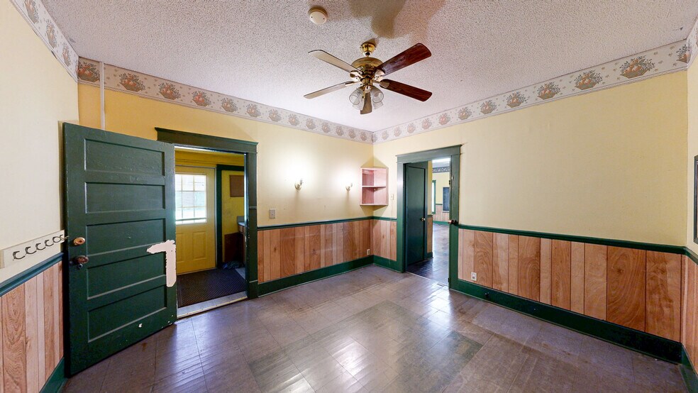 More Photos Of 104 N Herring St, Dothan Office For Sale